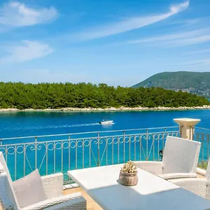 Captain's Quarters At Fiscardo Waterfront-feel The Breeze , Fiskardo Greece